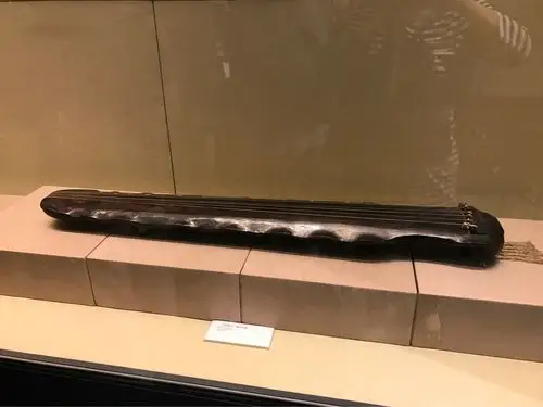 琴是我国古老的弹拨乐器,相传伏羲,神农氏创造了古琴.