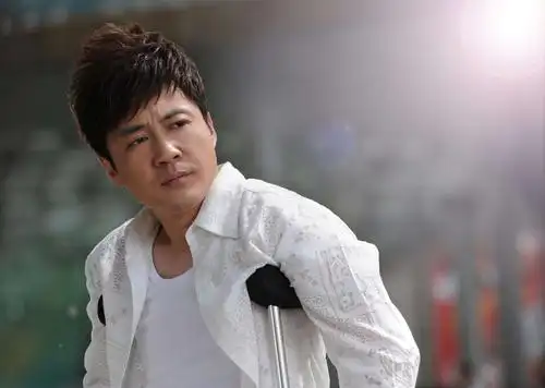 身残志坚男歌手,20年前一夜爆红,如今又有几人识?_手机搜狐网