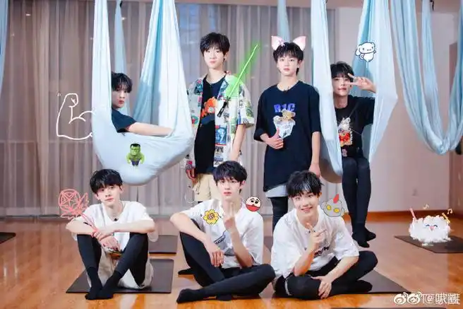 tf家族三代儿童节合照