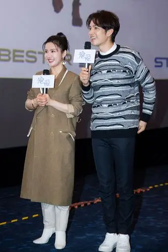 杨子姗扎马尾笑容甜美气质佳 钟汉良学南京话获现场教学