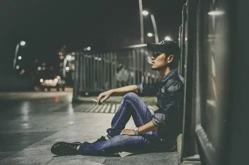 抽烟的男人图片第19张