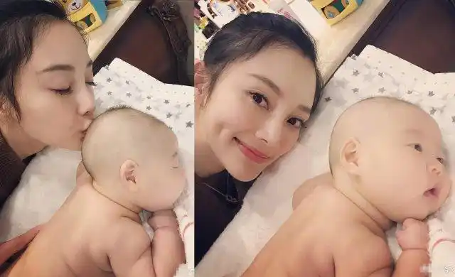 李小璐再和闺蜜李小悦上聚会 甜馨长大好多贾乃亮不见了?(2)