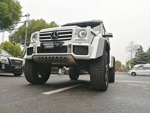 猛兽出笼!奔驰g500 4x4到店实拍,一看就知道与g500的差别