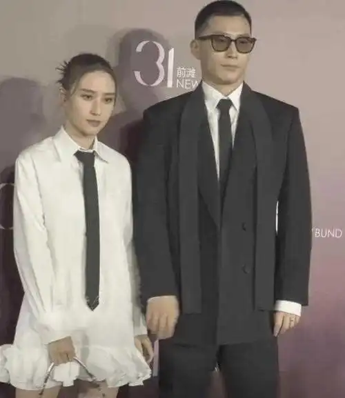 窦骁何超莲分居,不对等的感情,终究经不住时间的考验