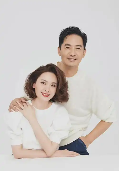 郭晓东程莉莎发文庆15周年结婚纪念日,郭晓东为何自称"凤凰男"|郭晓冬