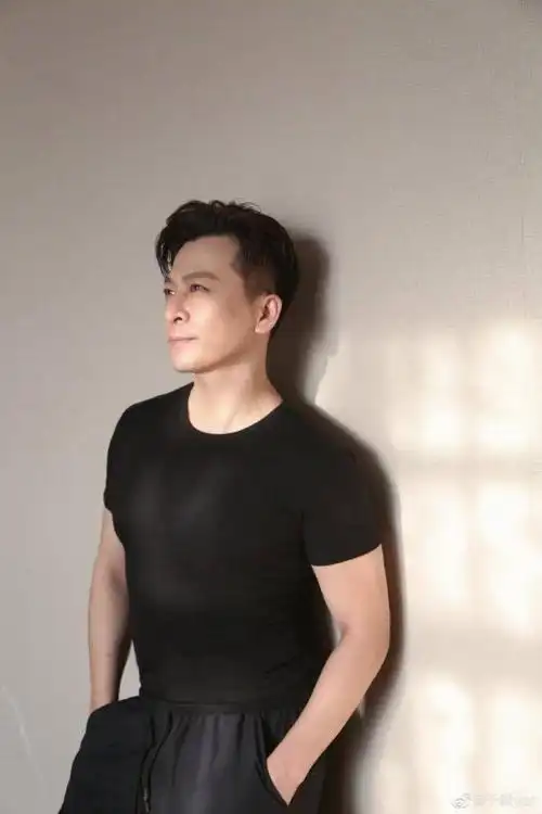 环球星访谈于毅做演员满足我的虚荣心