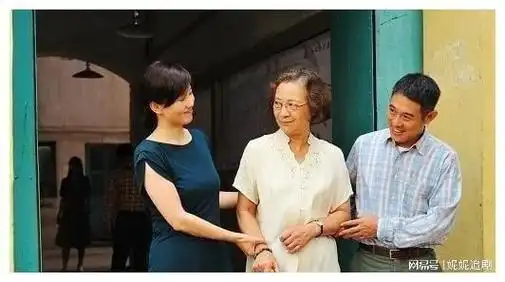 严敏求:嫁初恋丈夫,恩爱一生,老年给他当助理