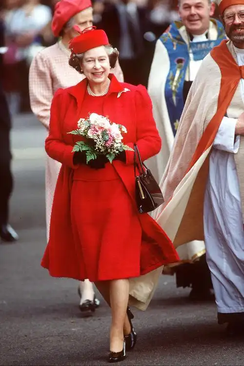 女王伊丽莎白二世最时尚剪影