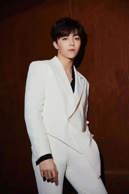 陈立农反差色男友照#@陈立农微博分享的照片可真是让人看得口水滴答