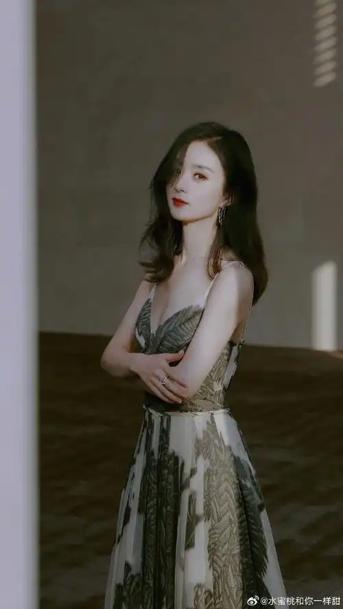 赵丽颖金色星光渐变裙##赵丽颖腾讯星光大赏##赵丽颖星光大赏