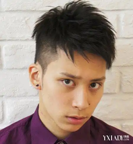 男生短发图片铲两边发型彰显时尚潮男魅力