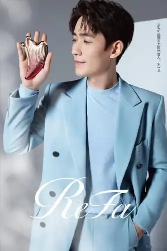 朱一龙最新品牌宣传照小合集给你的周一时光加点甜