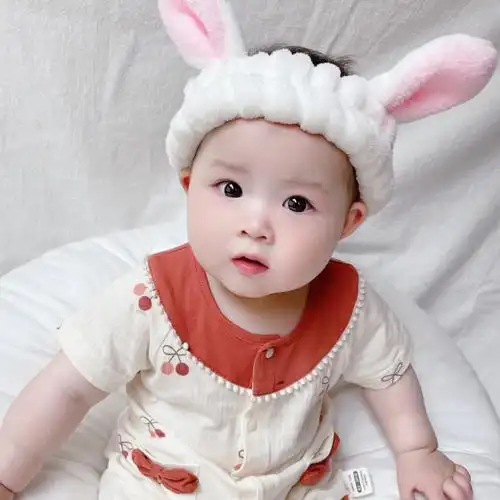 生个女儿吧健康白净的大眼睛公主