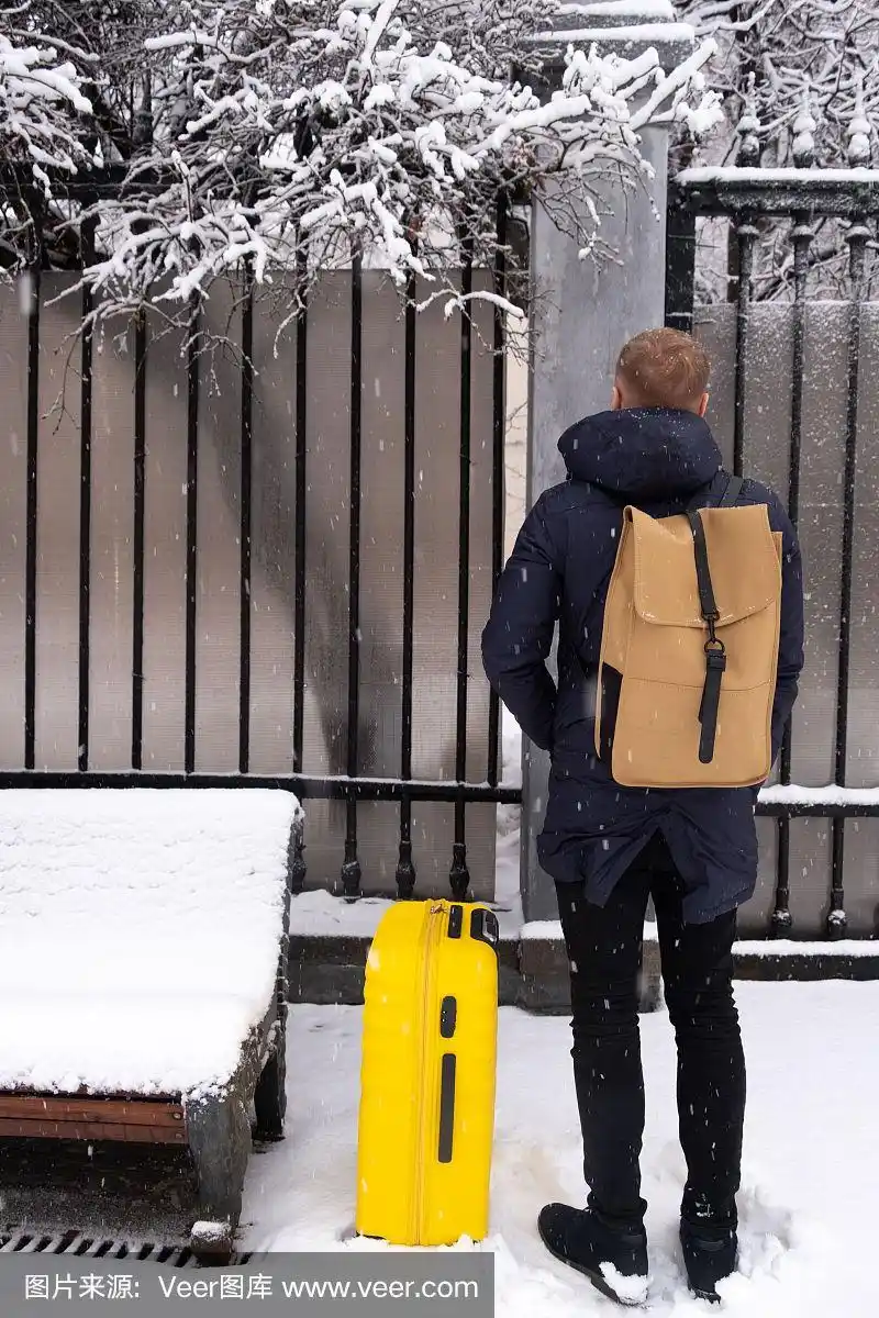 大风雪,男人,街道,旅游目的地,黄色