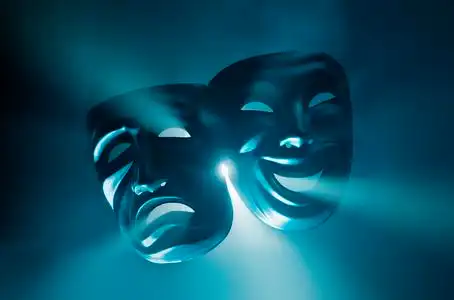 哭和笑的面具照片