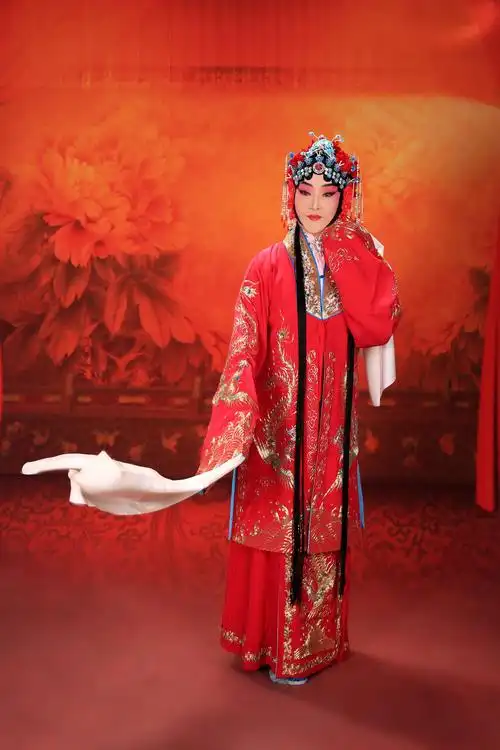 梅兰芳——我国著名的京剧大师.著名的四大名旦之一,梅,尚 ;程 ;荀.