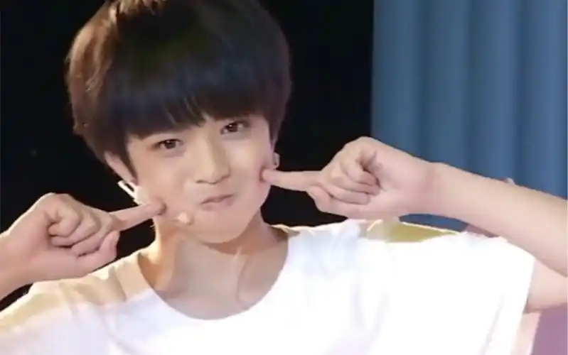 还是小学生的刘耀文