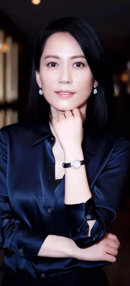 50岁俞飞鸿高清写真曝光,颜值不低于20出头的小姑娘,至今单身|演员