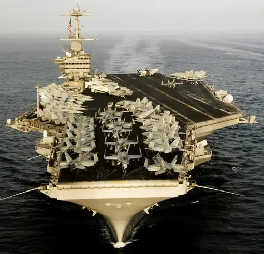 美国海军斯坦尼斯号航空母舰高清图