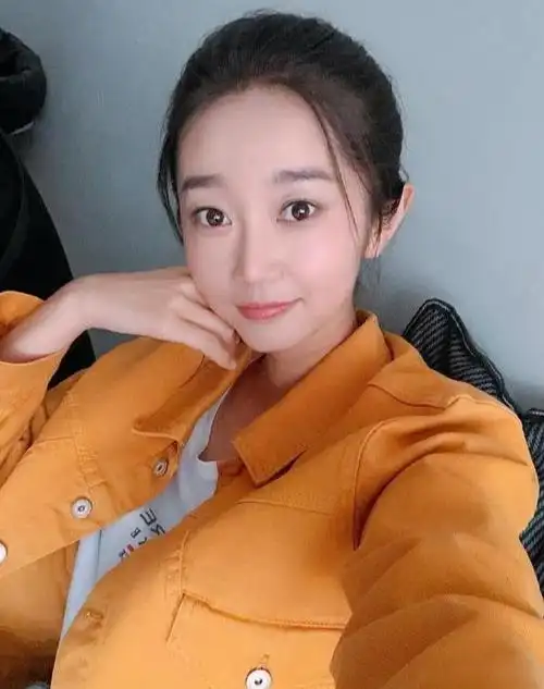 《欢乐喜剧人》上的金牌女助演,能否成为下一个"张小斐"_陈嘉男