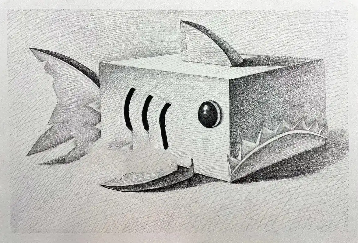 可以画一些创意几何造型提高兴趣       素描