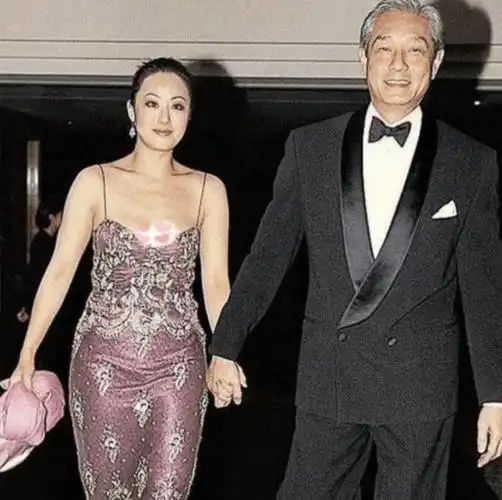 曾挥金如土,如今成了带货主播,章小蕙经历了什么?_钟镇涛_媒体_时候