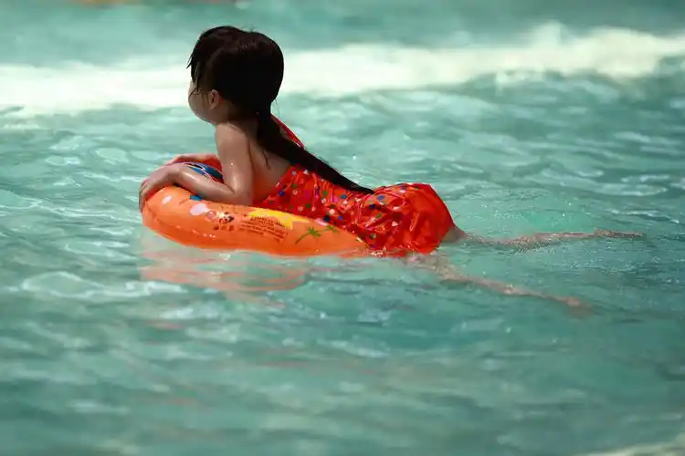 玻璃片的童年时光——游泳