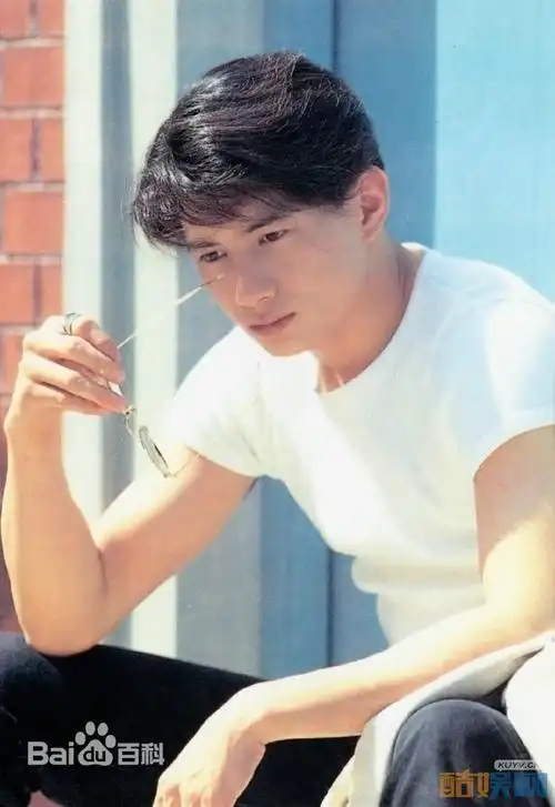 吴奇隆早期青涩写真