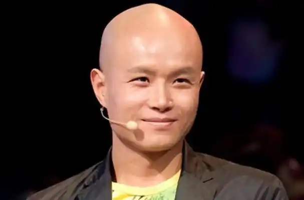 移居美国,开豪车住豪宅,48岁的乐嘉,已经走上了另一条