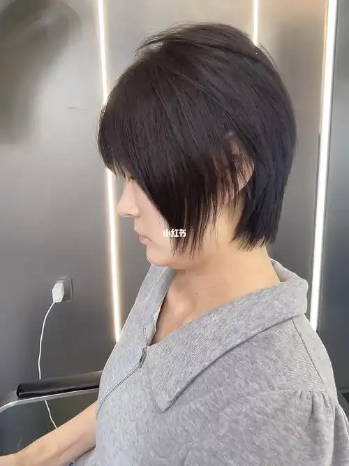 层次短发