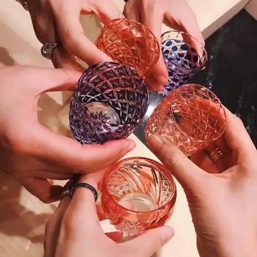 郑秀文晒"跳水皇后"伏明霞近照 两人多年一同庆生