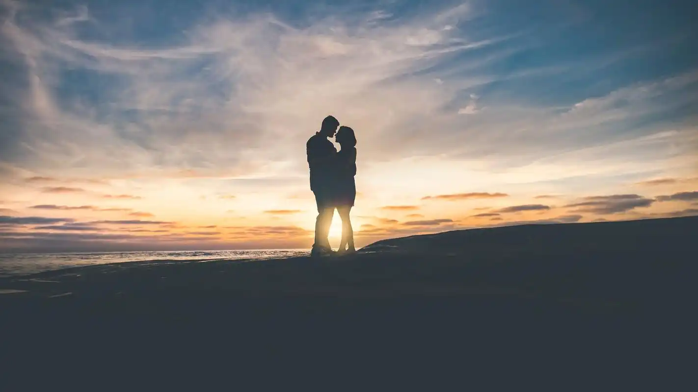 更新时间:2018-01-12 颜色分 灰色 关键词:  唯美图片 黄昏 恋人 唯美