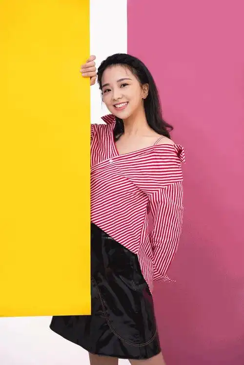 nini本名魏晖倪,出生于中国台湾省台南市,是一名流行乐歌手,影视演员.