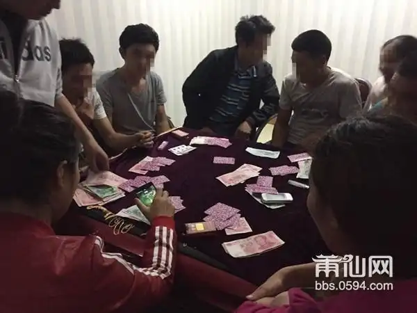 一大群人在仙游赌博被带走了