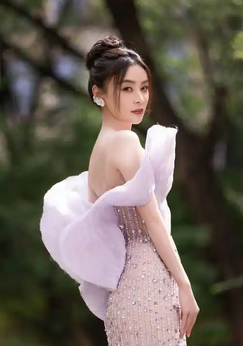 袁姗姗淡紫色蝶翼礼服,清新淡雅!_身材_娱乐_圈子