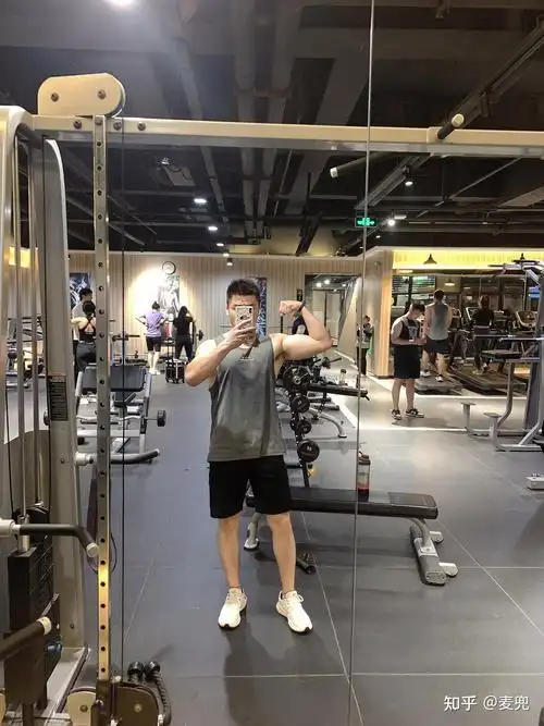 坚持健身的中年男人身材可以有多好? - 知乎