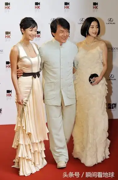 徐静蕾 范冰冰 成龙早年同框出镜,成龙大哥犀利的眼神亮了!