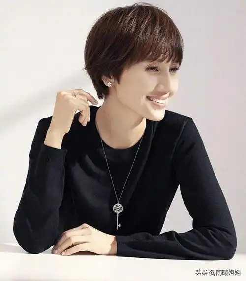 为什么袁泉一直是短发看完她的黑长直我瞬间知道答案了