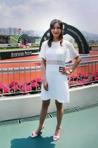 木头美人李嘉欣身高172cm47岁身材高挑美腿修长性感