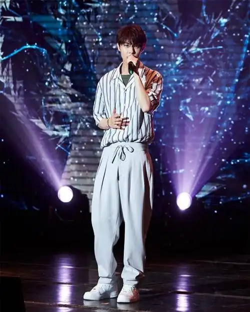 王子邱胜翊音乐会为粉丝献唱 透露棒棒堂有望合体