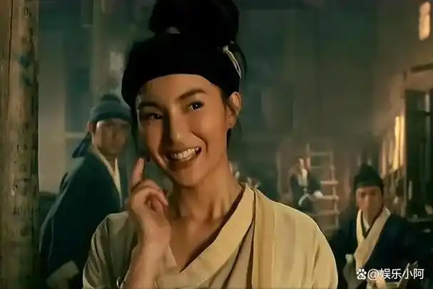 张曼玉:息影18年,独居贫区,未婚无子,58岁活得太潇洒了