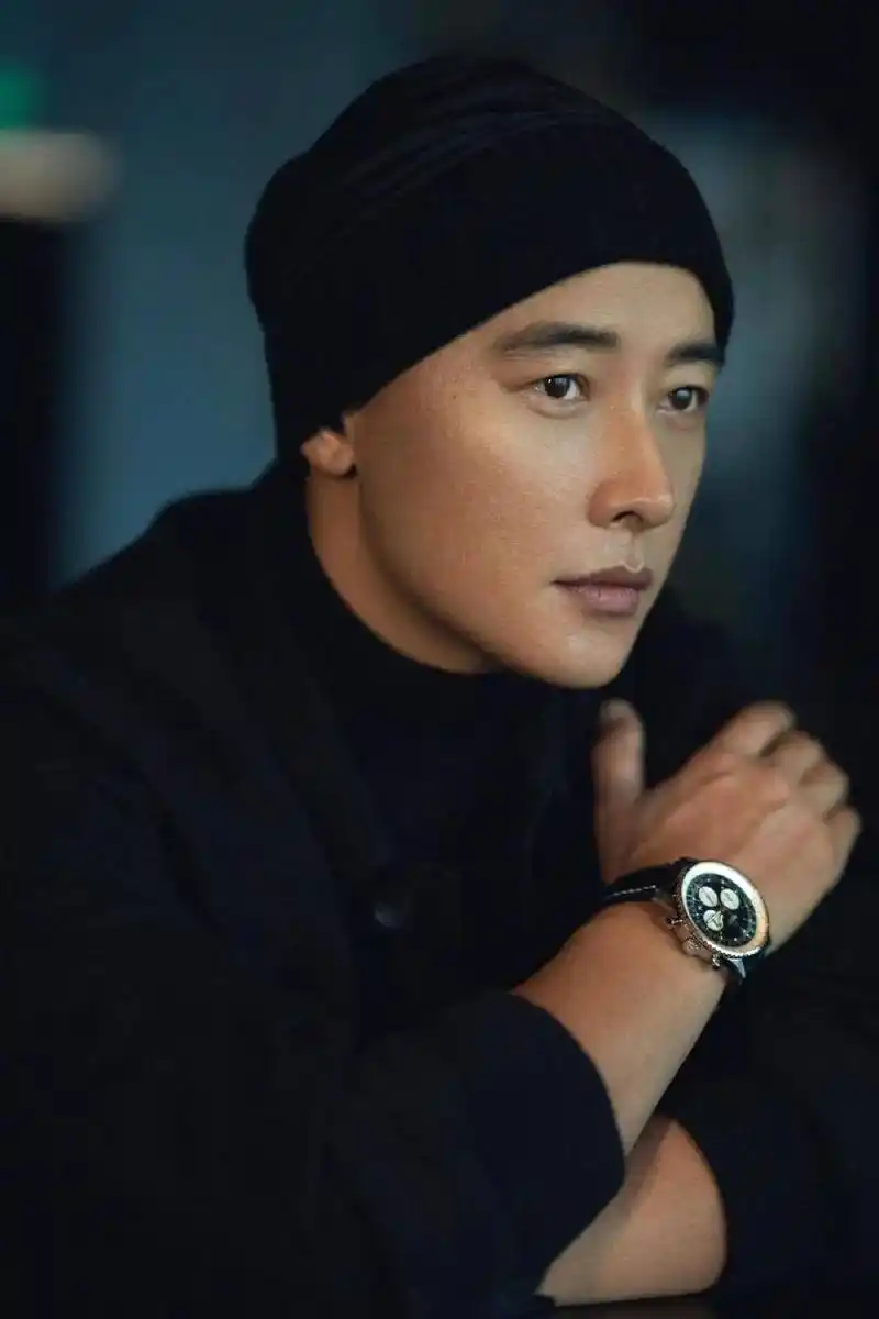 演员@罗晋 以一身低调酷黑搭 - 抖音