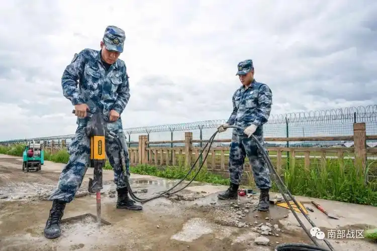 机场遭袭工兵化险