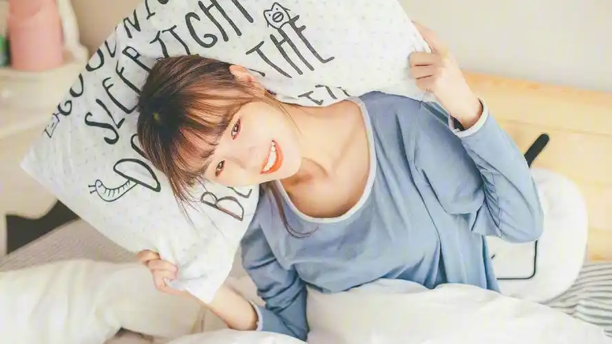 黑色气球女孩电脑桌面背景下载-美女壁纸 - 壁纸家