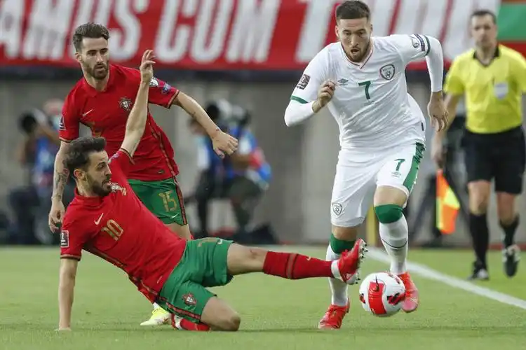 当日,在葡萄牙法鲁进行的2022世界杯欧洲区预选赛a组小组赛中,葡萄牙