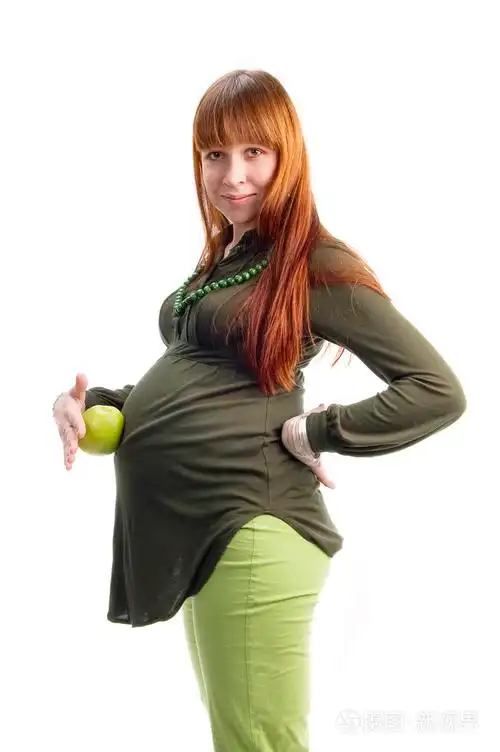 她怀孕九个月了