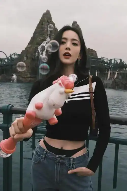 "娜扎穿比基尼引发热议":个人自由与文化尊重|模特|古力娜扎_网易订阅