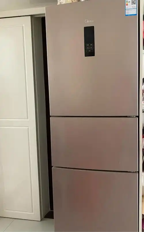 95新美的三门电冰箱一台