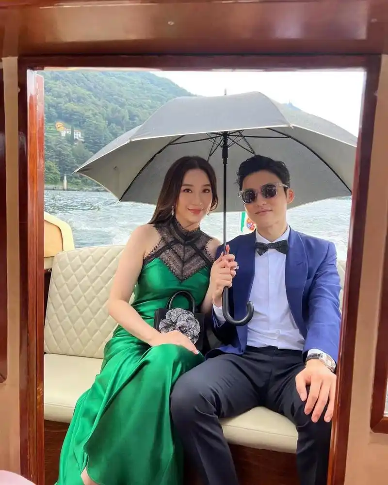 汪圆圆跟老公蔡加赞在去意大利参加姐姐汪诗诗和姐夫甄子丹结婚20