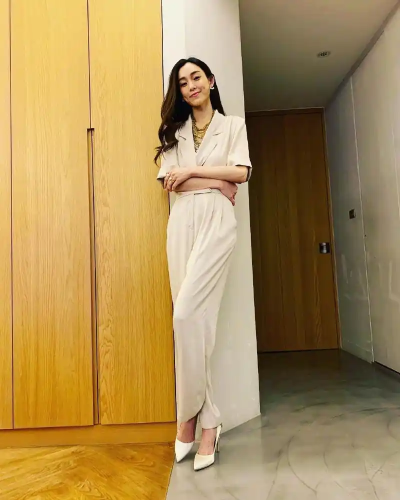 范玮琪晒生活照穿连体裤配高跟鞋身材好到让人羡慕